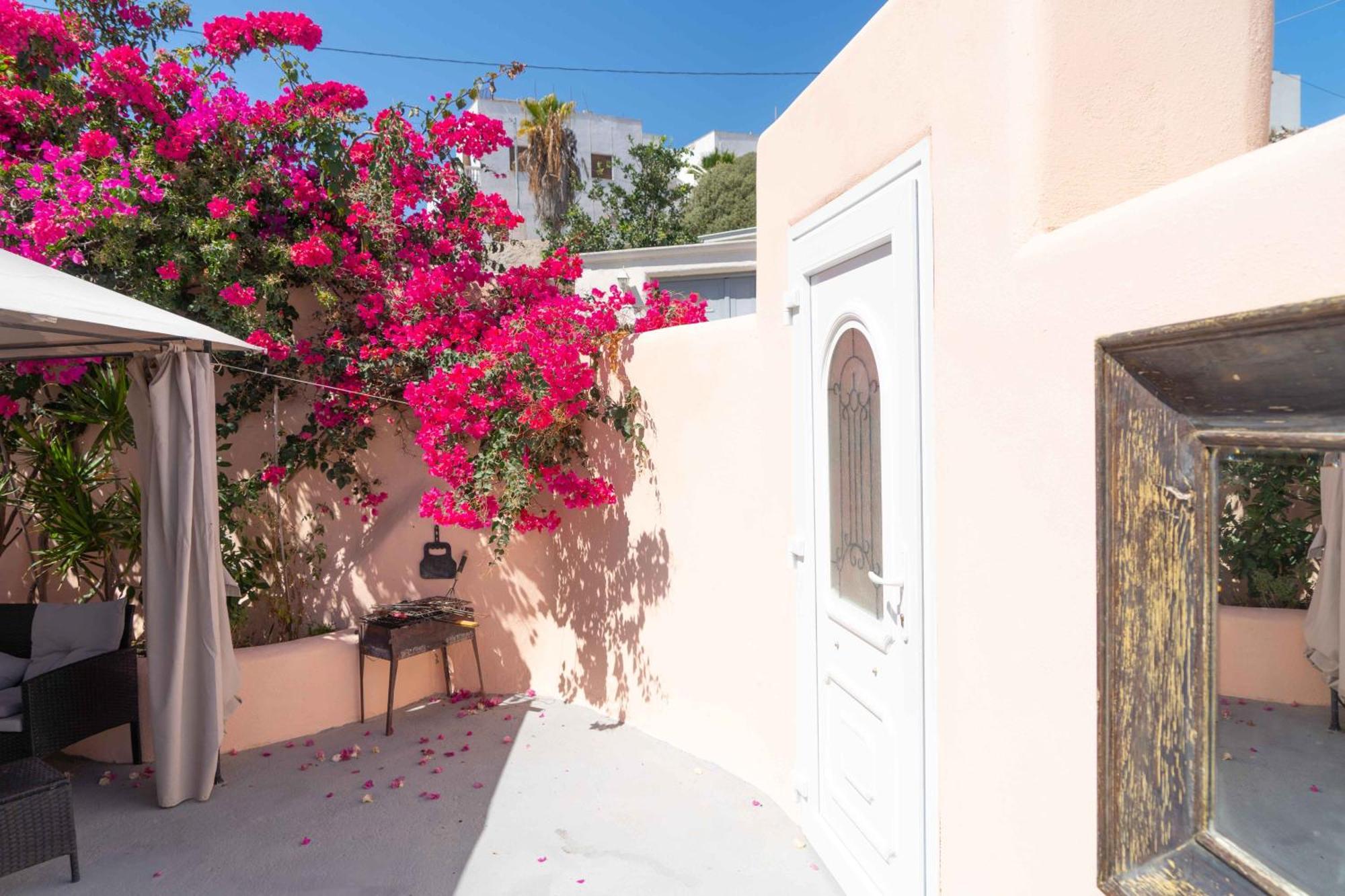 Villa Santorini Oasis- Cave House à Fira  Extérieur photo
