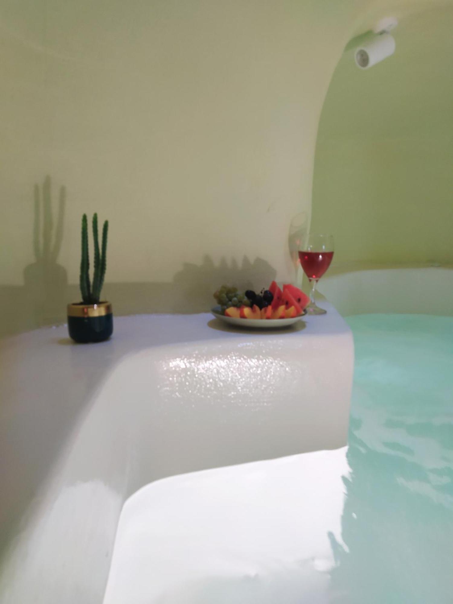 Villa Santorini Oasis- Cave House à Fira  Extérieur photo