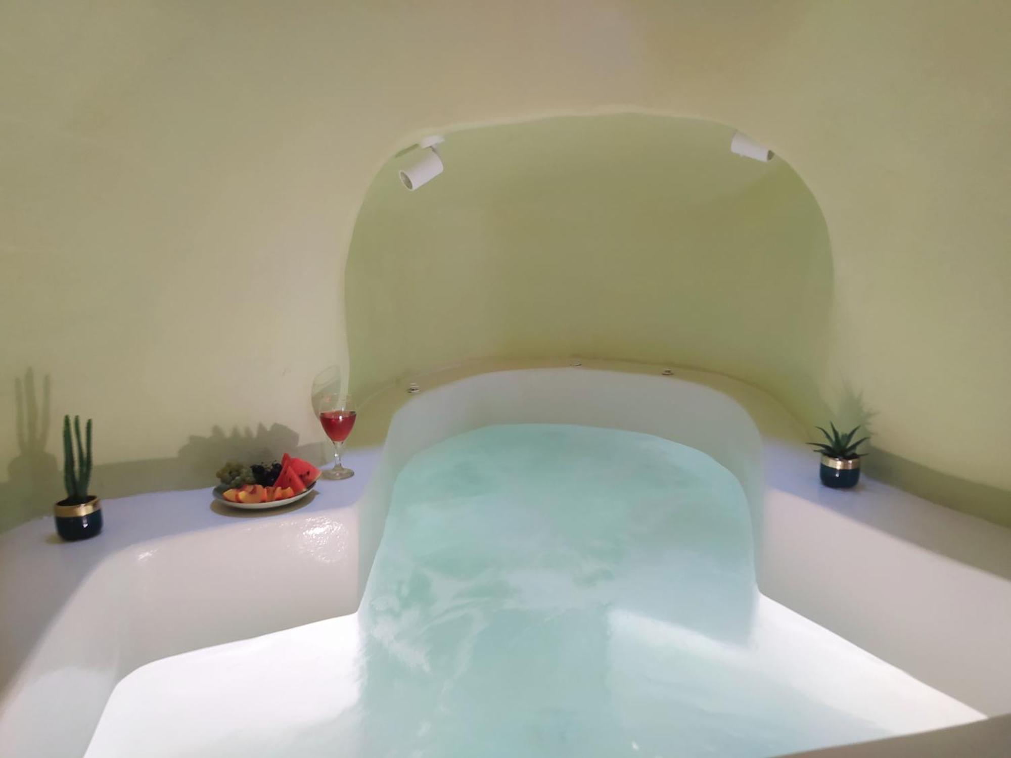 Villa Santorini Oasis- Cave House à Fira  Extérieur photo