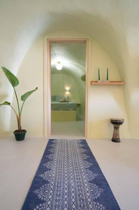 Villa Santorini Oasis- Cave House à Fira  Extérieur photo
